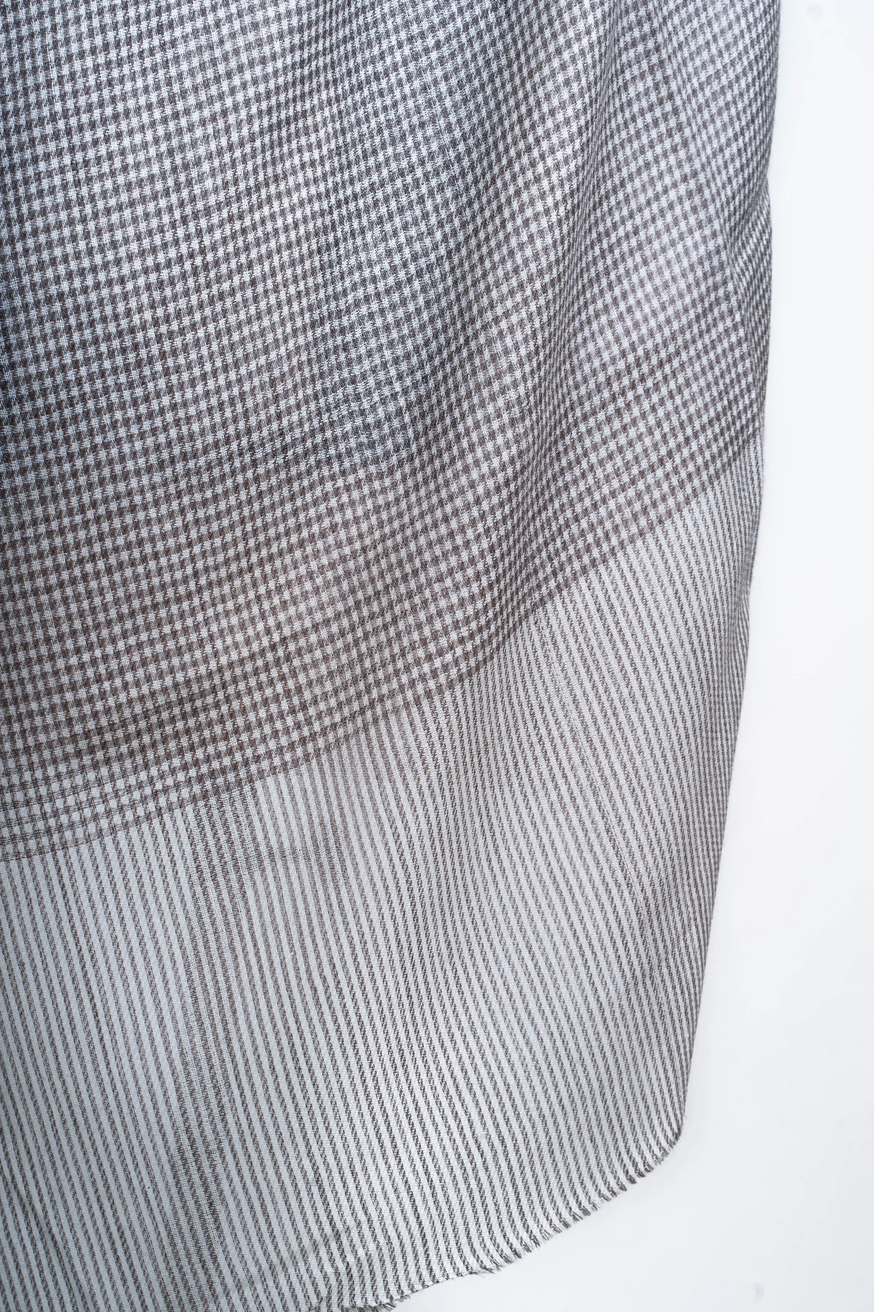 Sophisticated Mini Checks: Merino Wool Scarf in Charcoal Gray